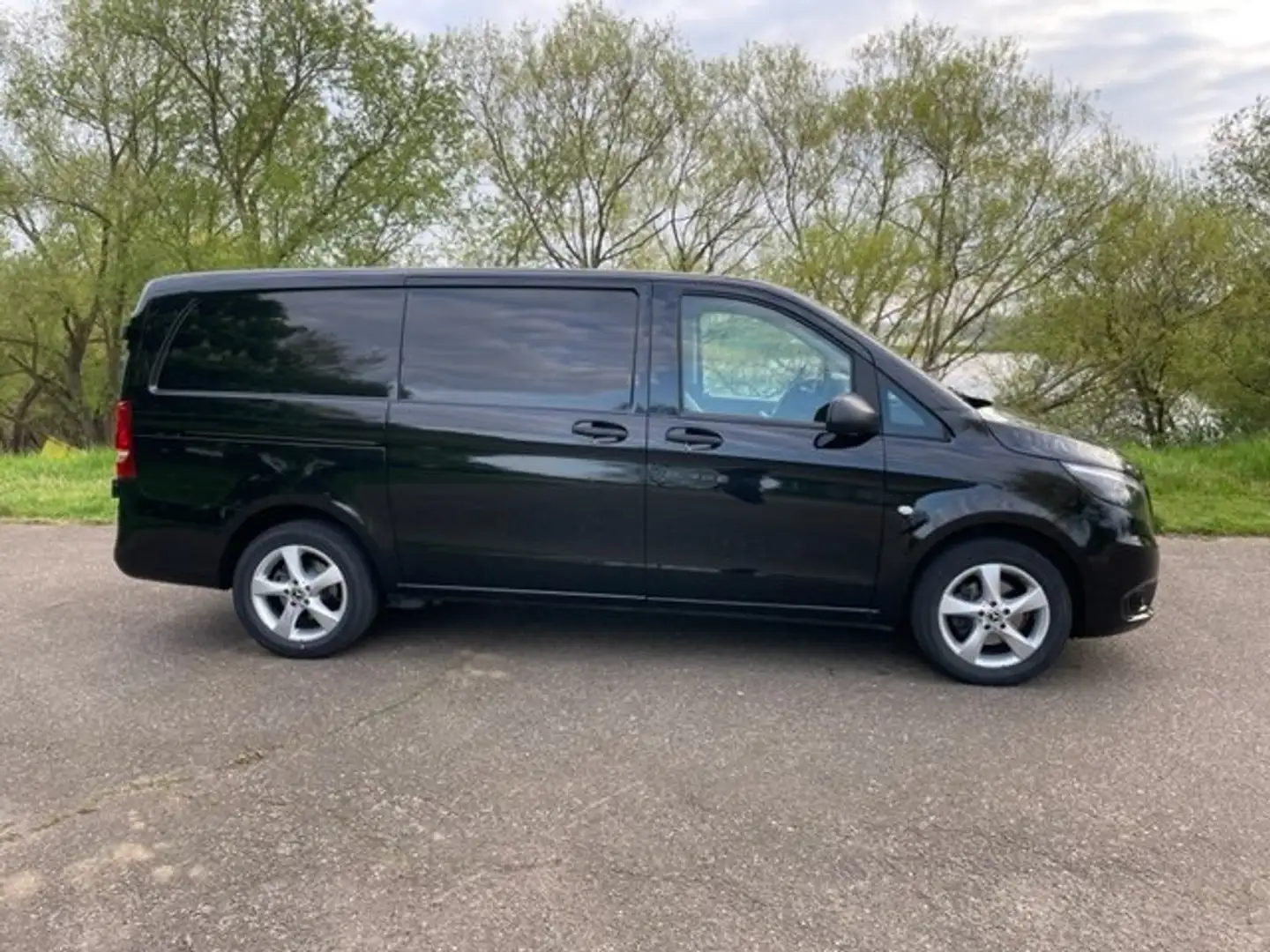 Mercedes-Benz Vito Vito 116 CDI Lang Aut. Zwart - 2