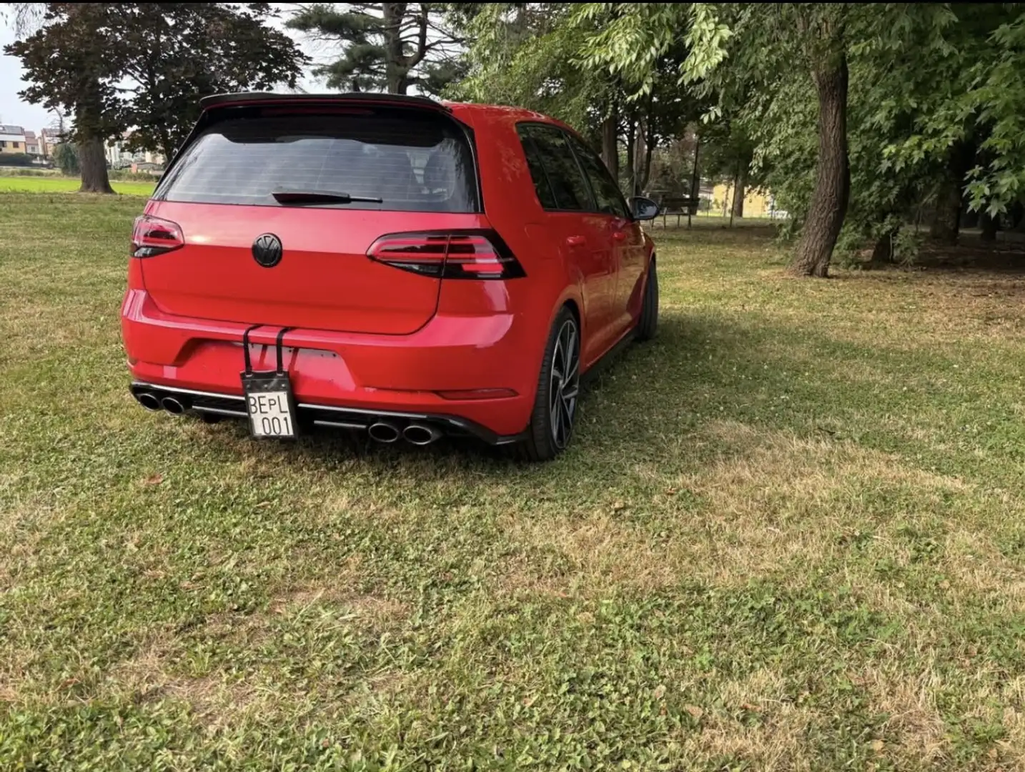 Volkswagen Golf R - 2