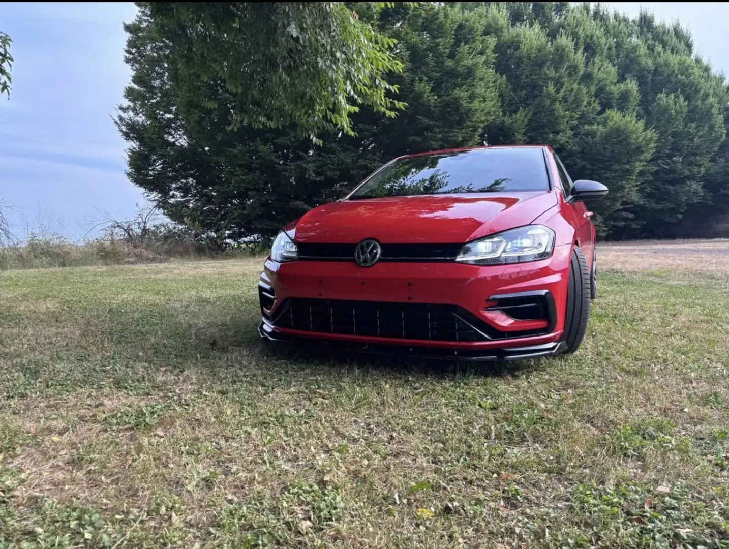 Volkswagen Golf R - 1