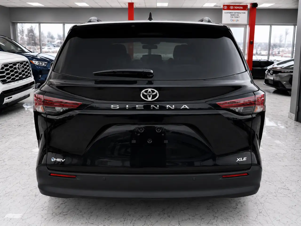 Toyota Sienna снимка Toyota Sienna
