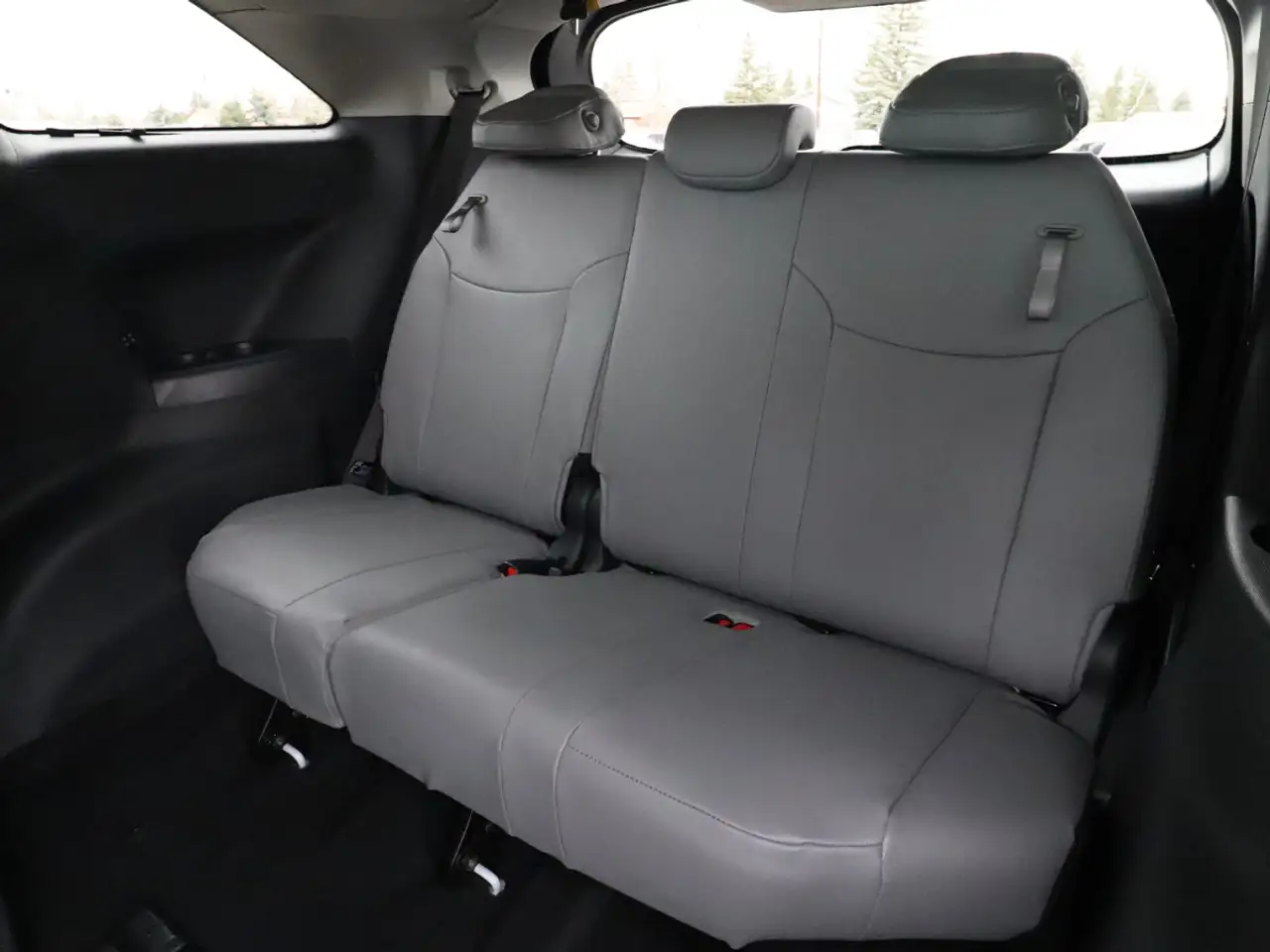 Toyota Sienna снимка Toyota Sienna