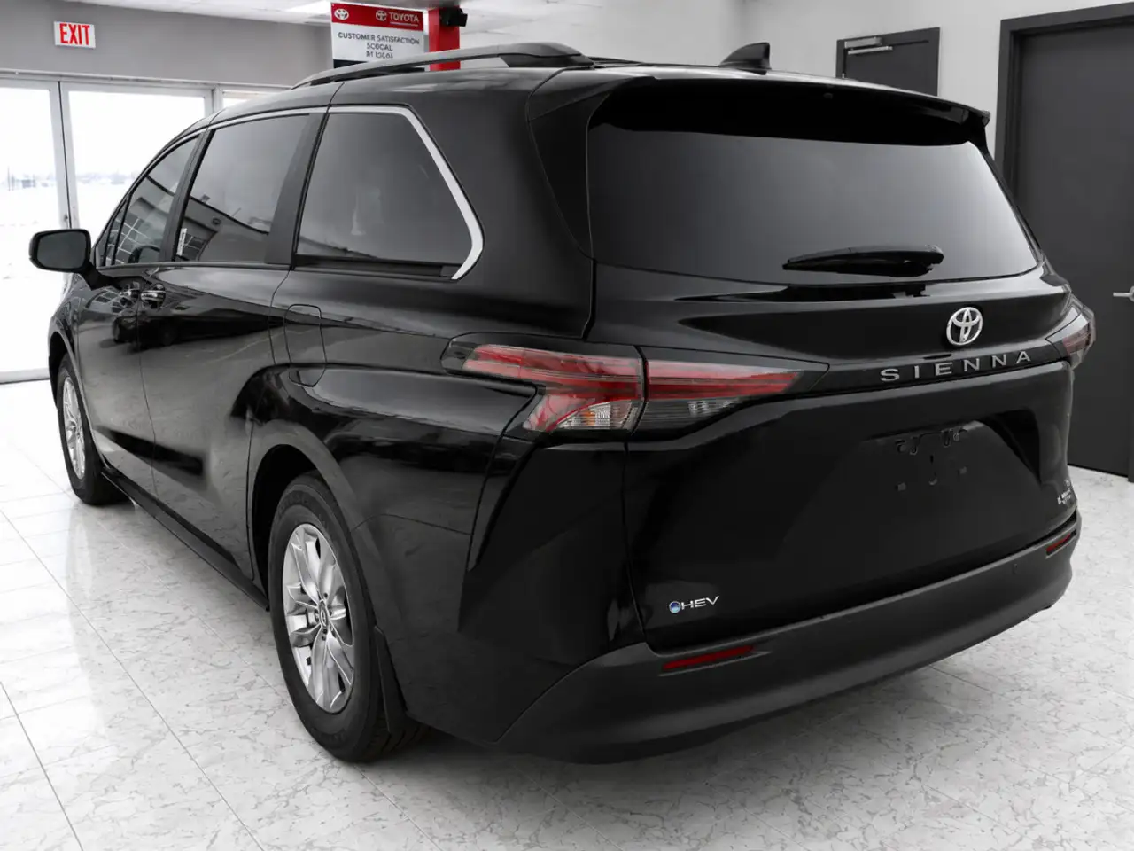 Toyota Sienna снимка Toyota Sienna