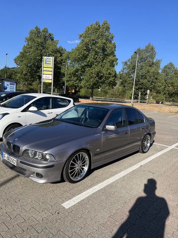 BMW 523