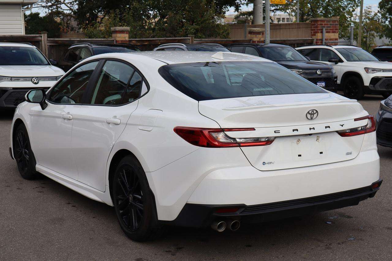 2026 Toyota Camry SE — снимка 1