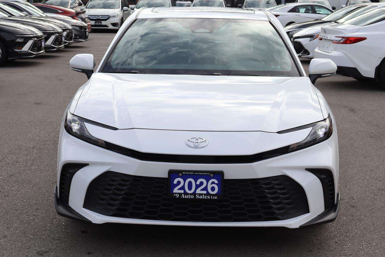 2026 Toyota Camry SE — снимка 1