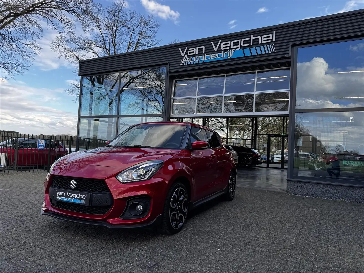 Suzuki Swift 1.4 Sport Sm.Hyb. Rood - 1