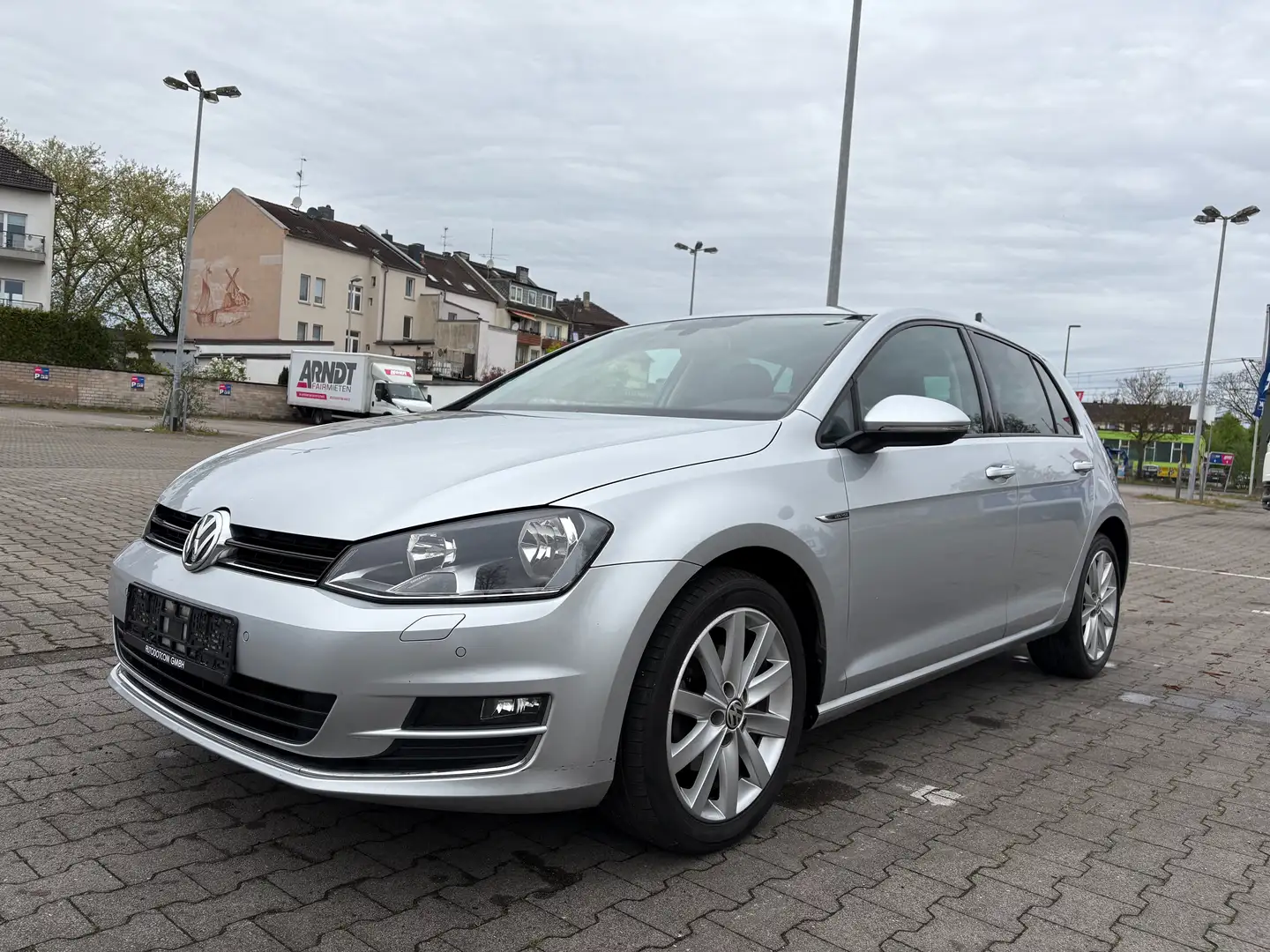 Volkswagen Golf 1.4 TSI BMT Lounge *PDC*NAVI*DYNAUDIO* Plateado - 2