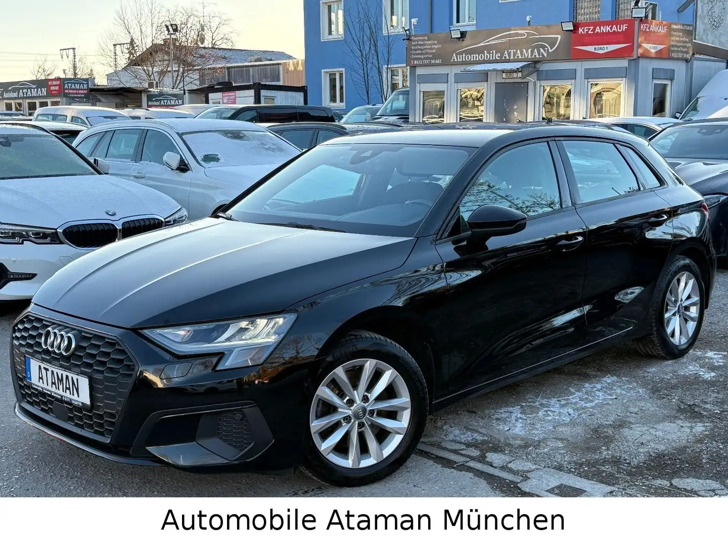 Audi A3 Sportback 35 TFSI / Navi / LED Schwarz - 2