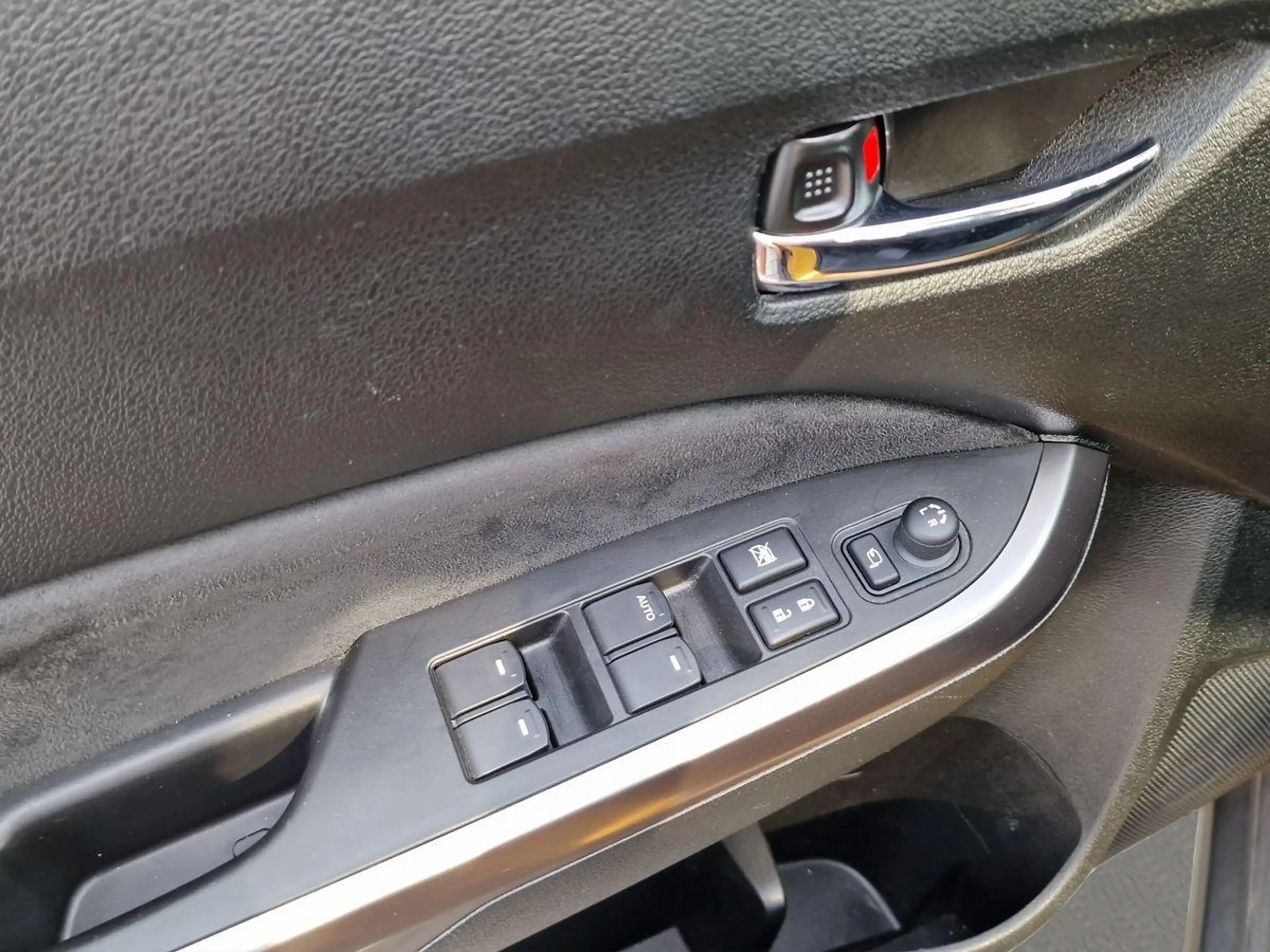 Suzuki Vitara 1.4 Hybrid Comfort+ AllGrip — photo 11