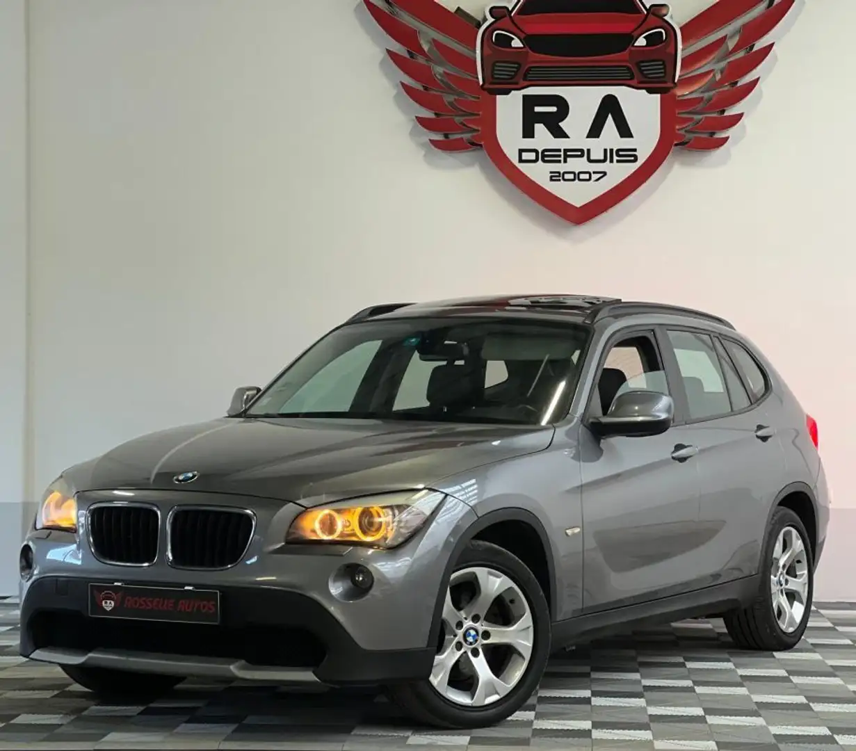 BMW X1 18D 143CH Grijs - 2