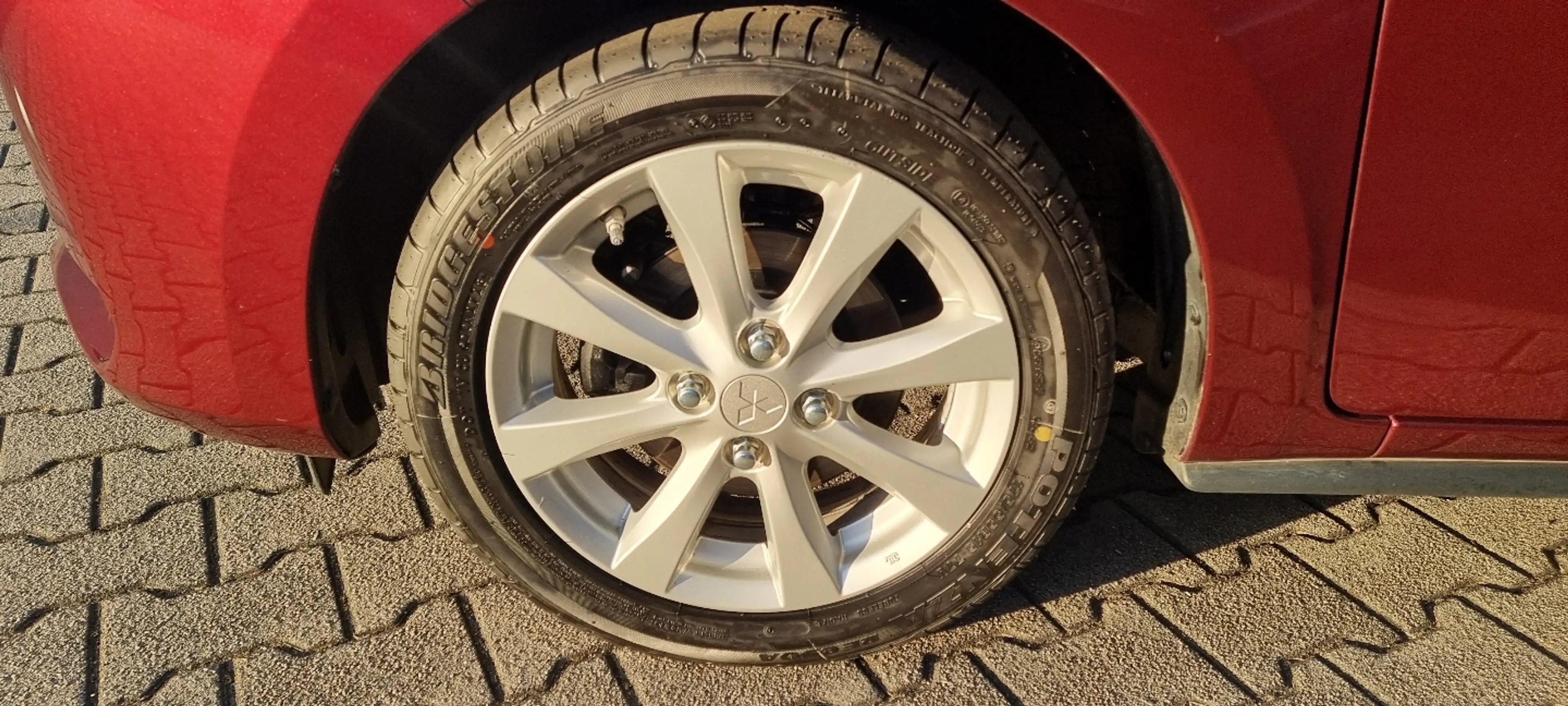 Mitsubishi Space Star Spirit 1.2 5-Gang 3 Jahre Garantie — photo 13