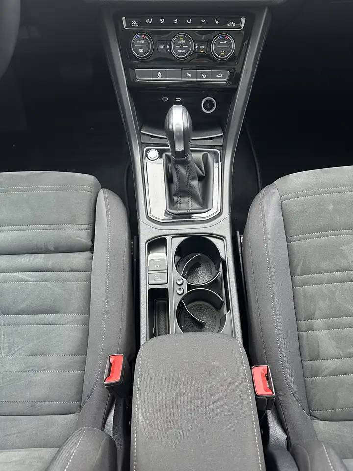 Volkswagen Touran 1.5 TSI DSG HL 7-Sitzer NAV+LED+KAM+PANO 14