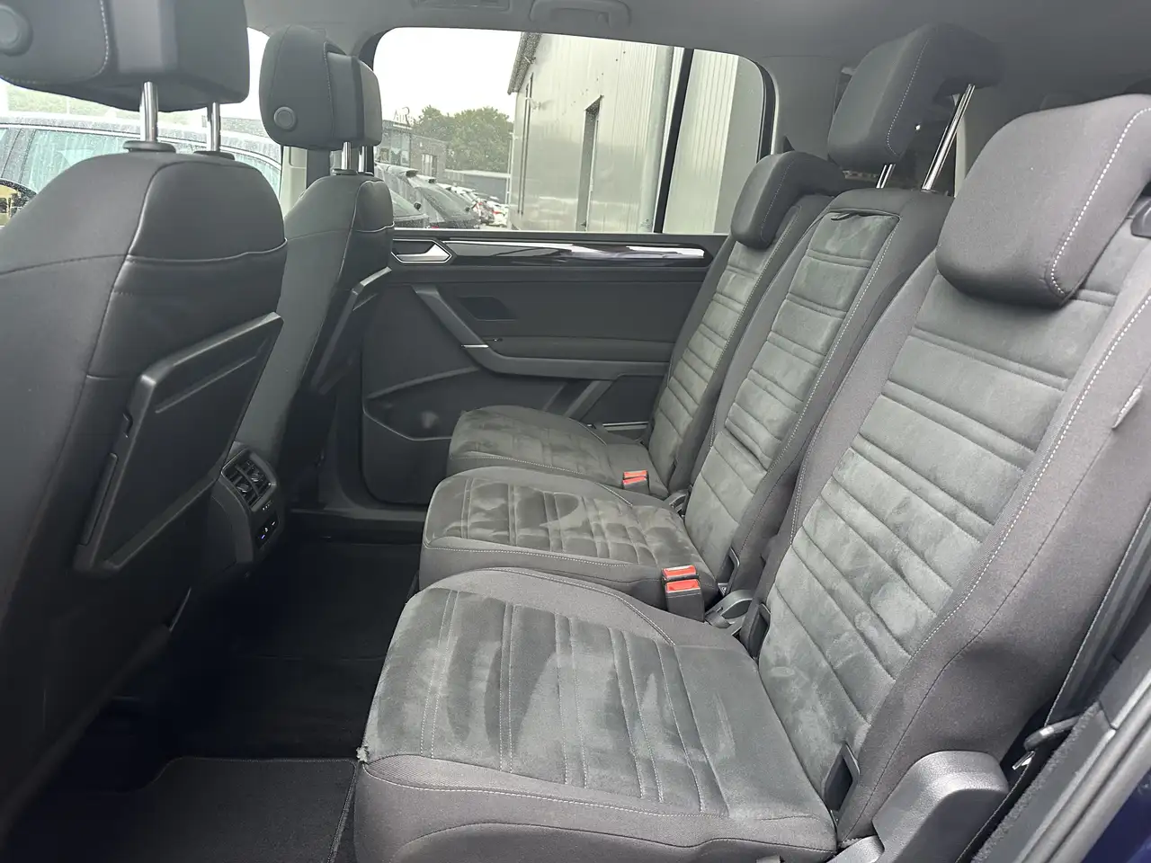 Volkswagen Touran 1.5 TSI DSG HL 7-Sitzer NAV+LED+KAM+PANO 10