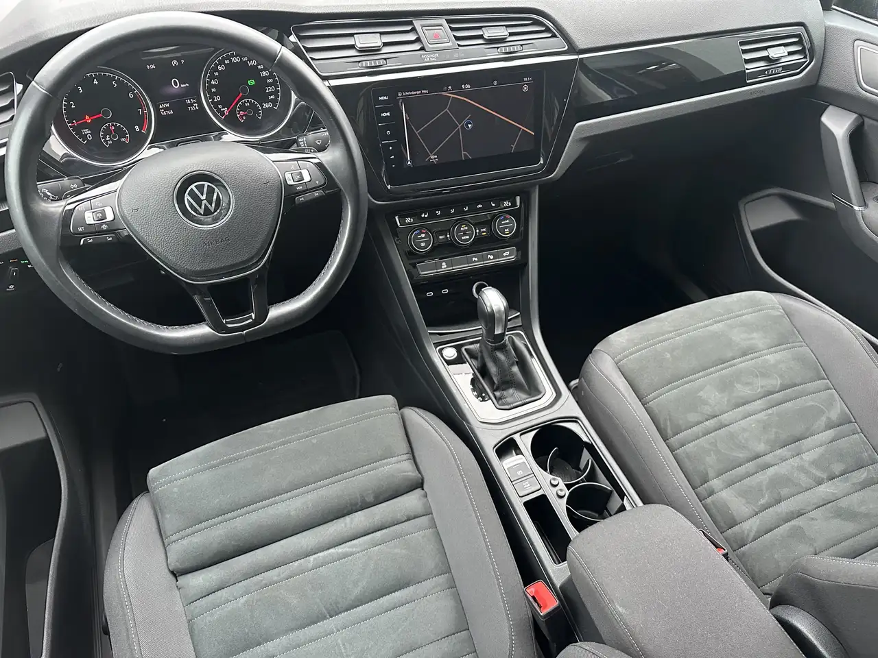 Volkswagen Touran 1.5 TSI DSG HL 7-Sitzer NAV+LED+KAM+PANO 12
