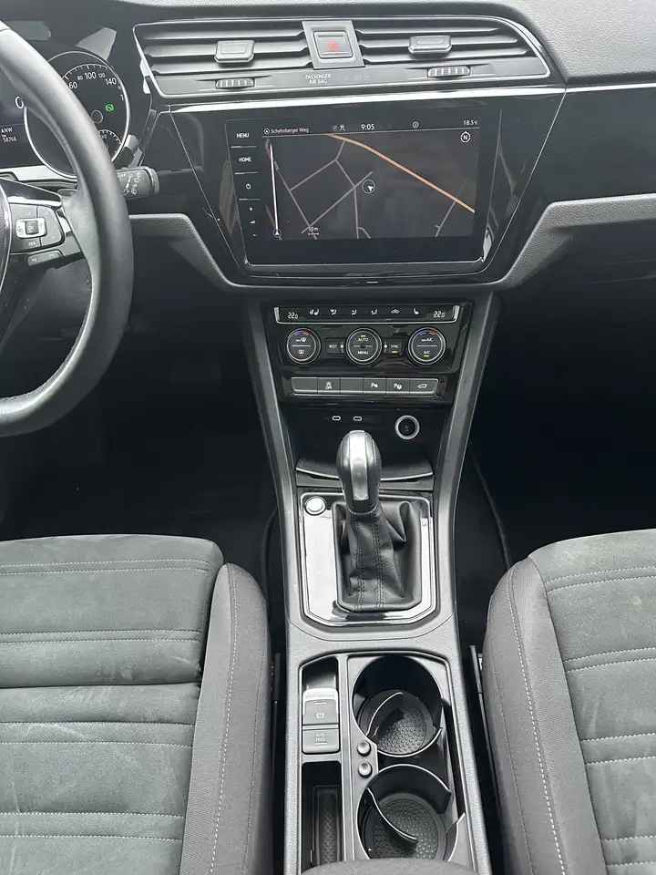 Volkswagen Touran 1.5 TSI DSG HL 7-Sitzer NAV+LED+KAM+PANO 13