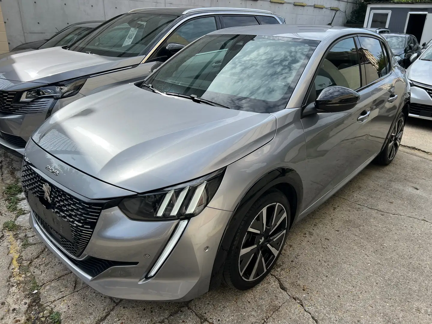 Peugeot 208 PureTech 100 GT Grijs - 2