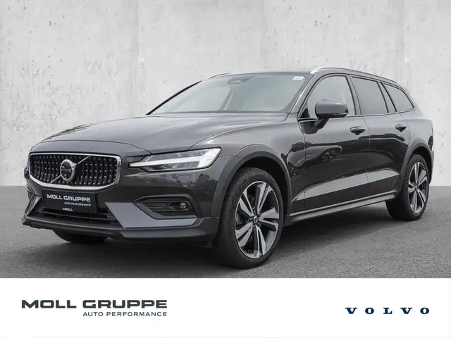 2023 Volvo V60 Cross Country in Grey for sale