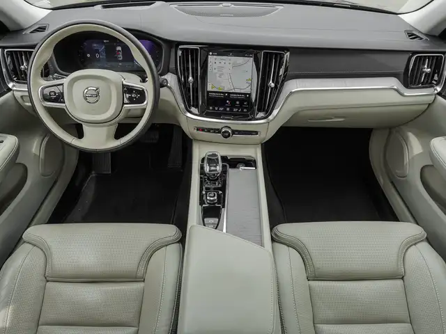 Volvo V60 Cross Country view 11
