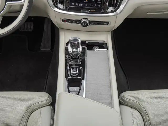 Volvo V60 Cross Country view 14