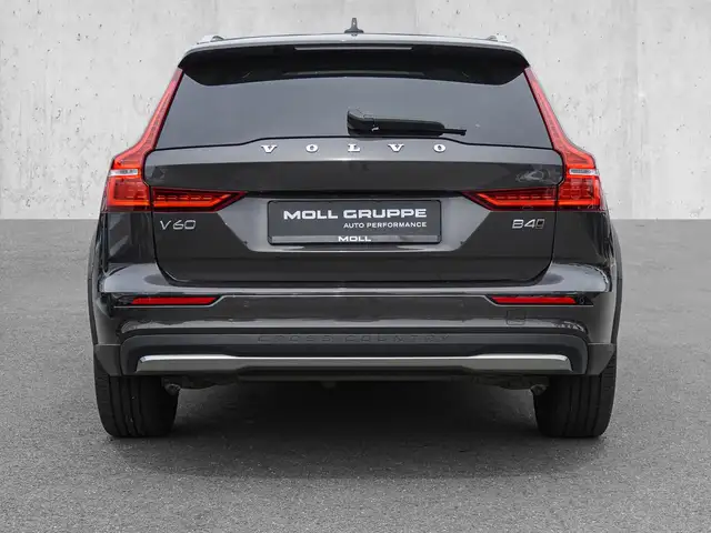 Volvo V60 Cross Country view 6