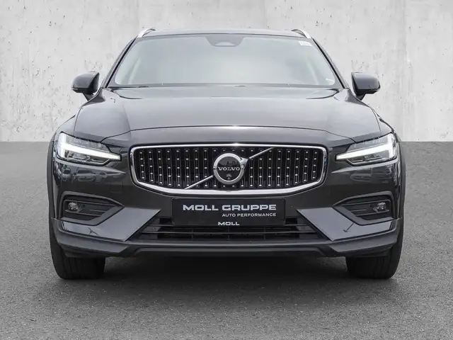 Volvo V60 Cross Country view 3