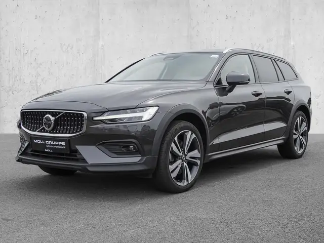 Volvo V60 Cross Country view 2