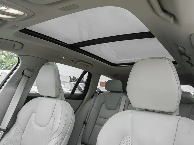 Volvo V60 Cross Country view 8