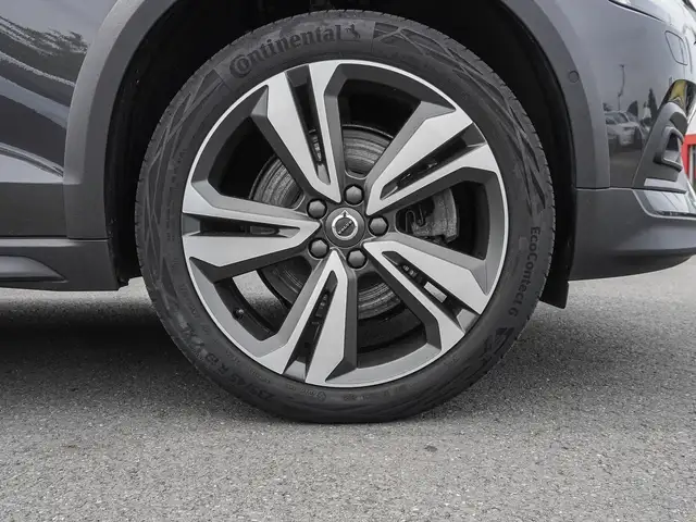 Volvo V60 Cross Country view 7