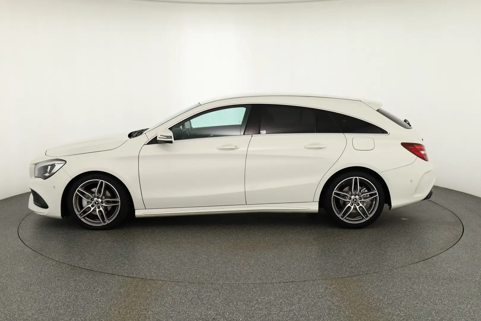Mercedes-Benz CLA 200 Shooting Brake 7G-DCT AMG Line LED Navi Weiß - 2