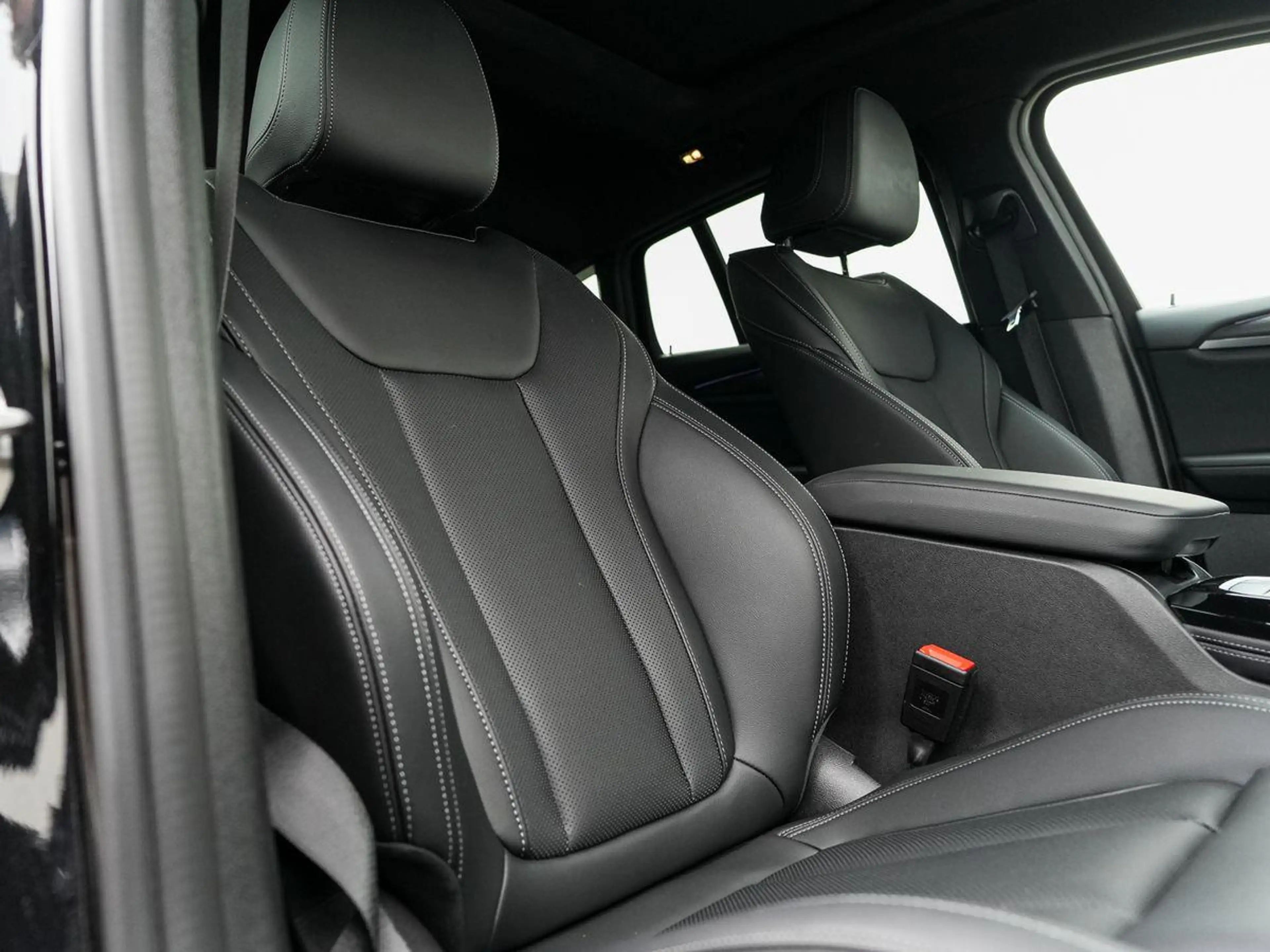 BMW X4 xDrive20d M-Sport StdHz AHK PANO ACC Laser HuD — photo 11