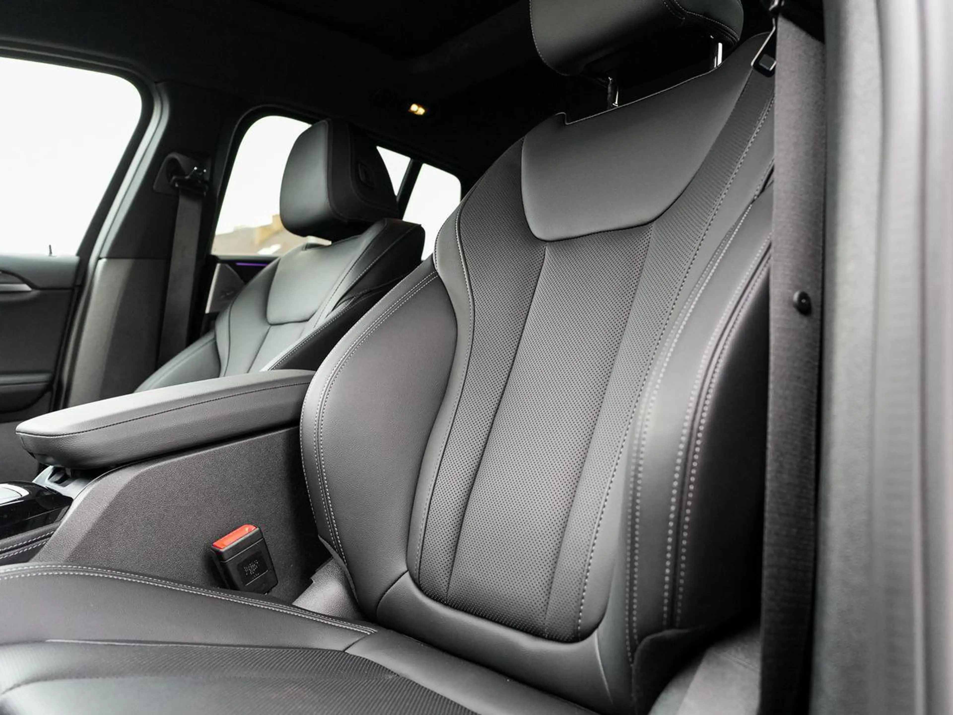 BMW X4 xDrive20d M-Sport StdHz AHK PANO ACC Laser HuD — photo 5