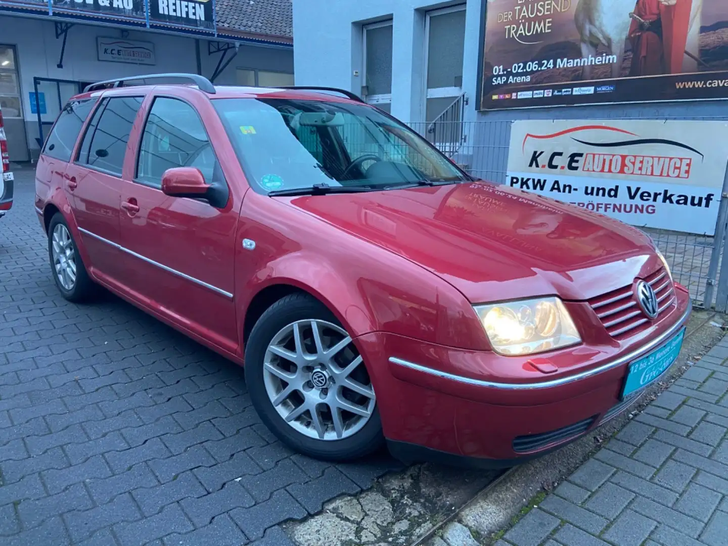 Volkswagen Bora Variant Special 2.HAND, AUTOMATIK+XENON+PDC Rood - 1