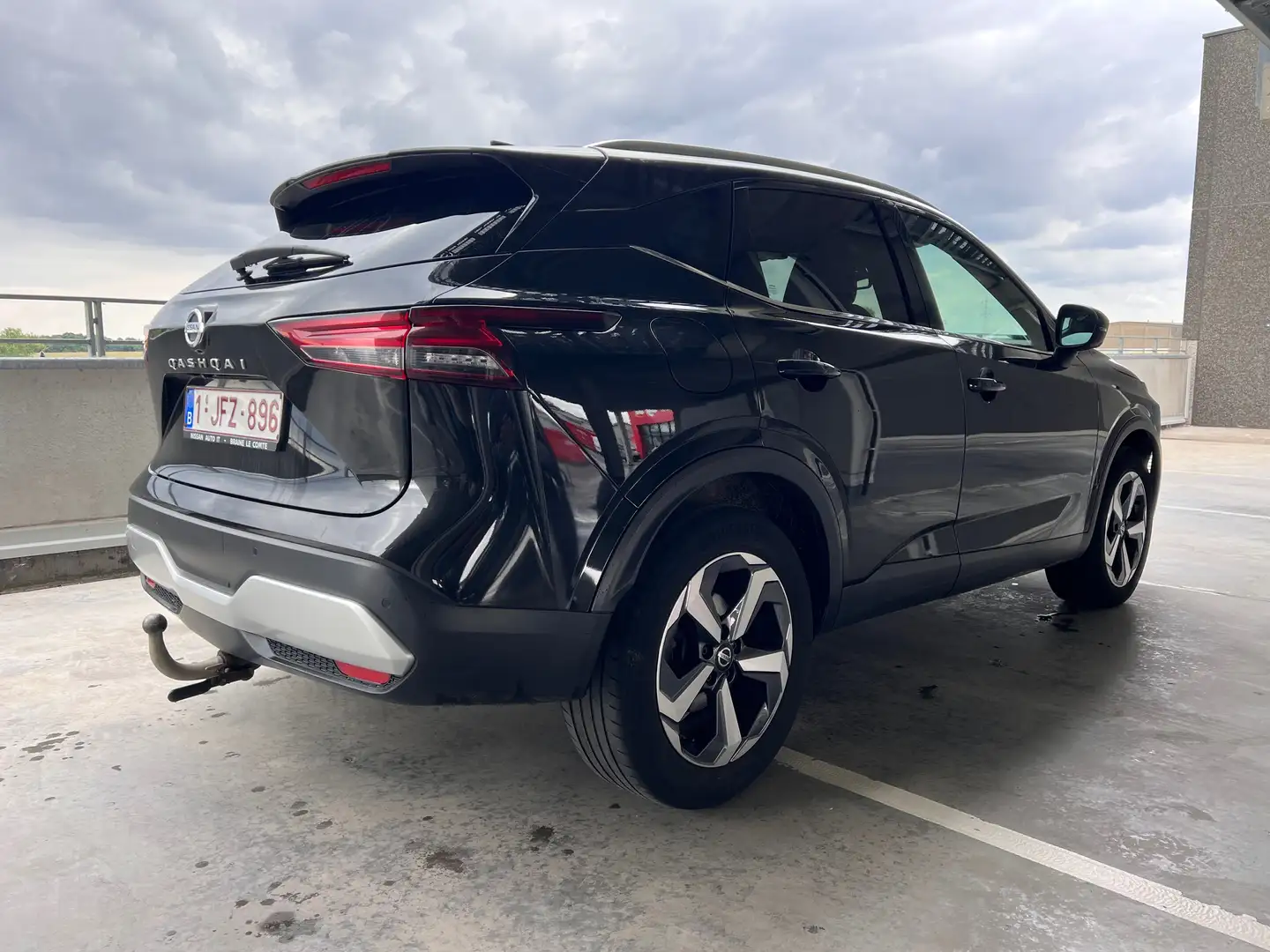 Nissan Qashqai Qashqai 1.3 DIG-T MHEV Tech Zwart - 2