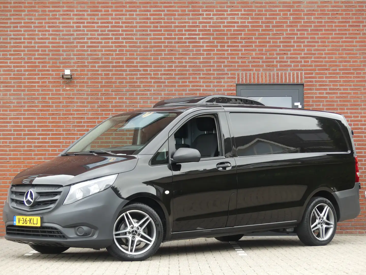 Mercedes-Benz Vito 114 CDI Lang Geïsoleerd/Vries/Dag en nachtkoeling Zwart - 1