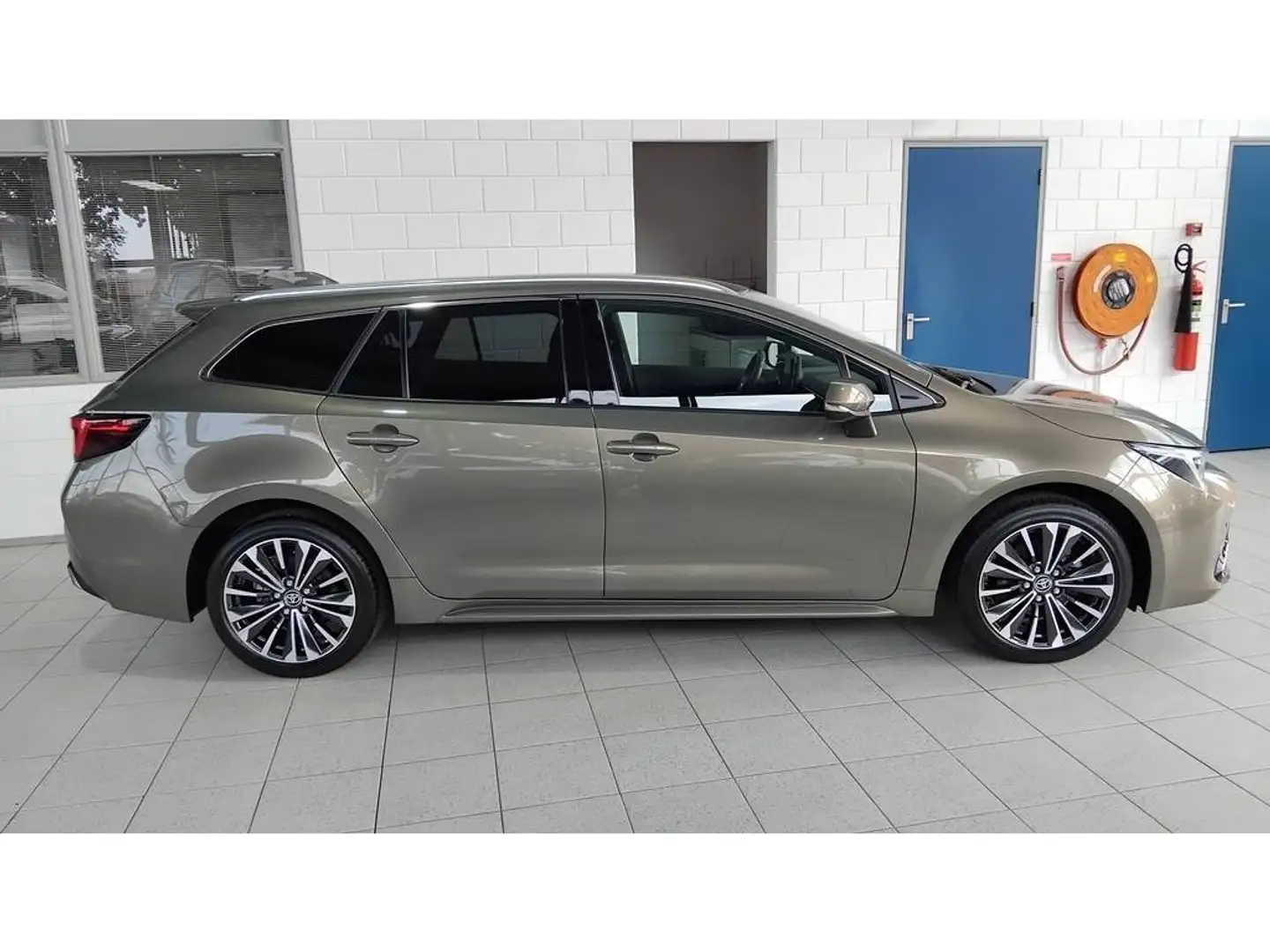 Toyota Corolla Touring Sports 1.8 140 Style | Navi | Stoel en stu - 2