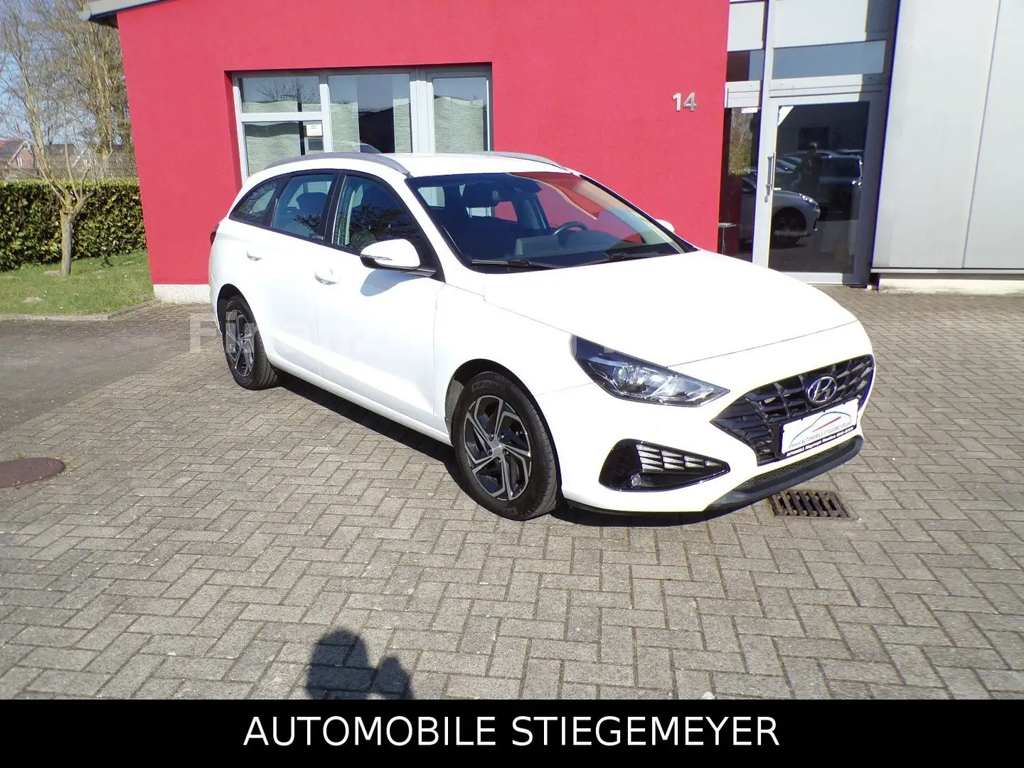 Hyundai i30 cw Trend Mild-Hybrid Blanc - 1