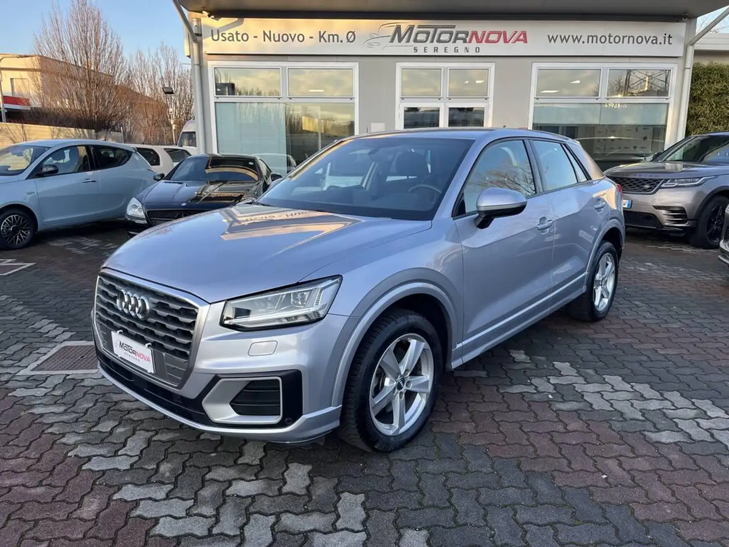 Audi Q2 30 1.6 tdi Admired s-tronic Stříbrná - 1