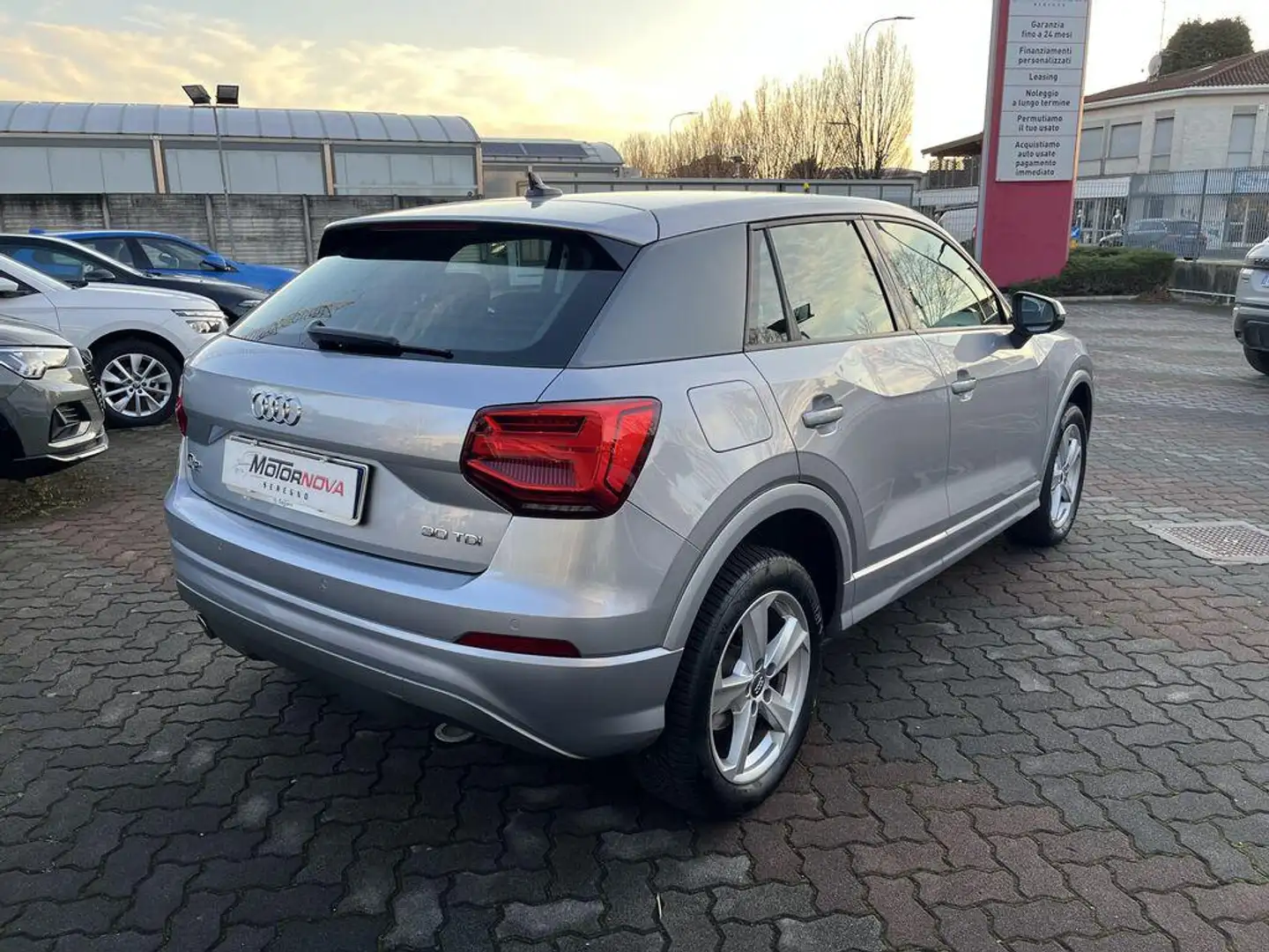 Audi Q2 30 1.6 tdi Admired s-tronic Stříbrná - 2