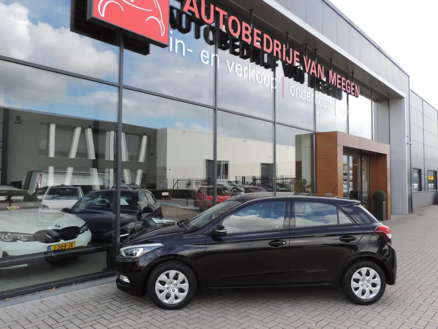 Hyundai i20 1.0 T-GDI Comfort 89.000km | Camera | Navi | PDC | Zwart - 2