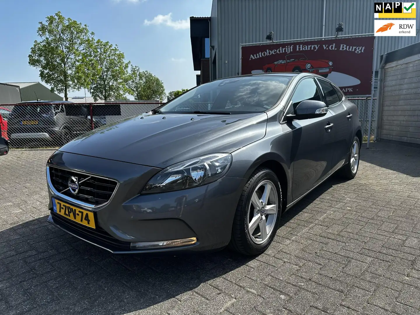 Volvo V40 1.6 T3 Kinetic Panorama | Afn. Trekhaak | Navigati Gris - 1