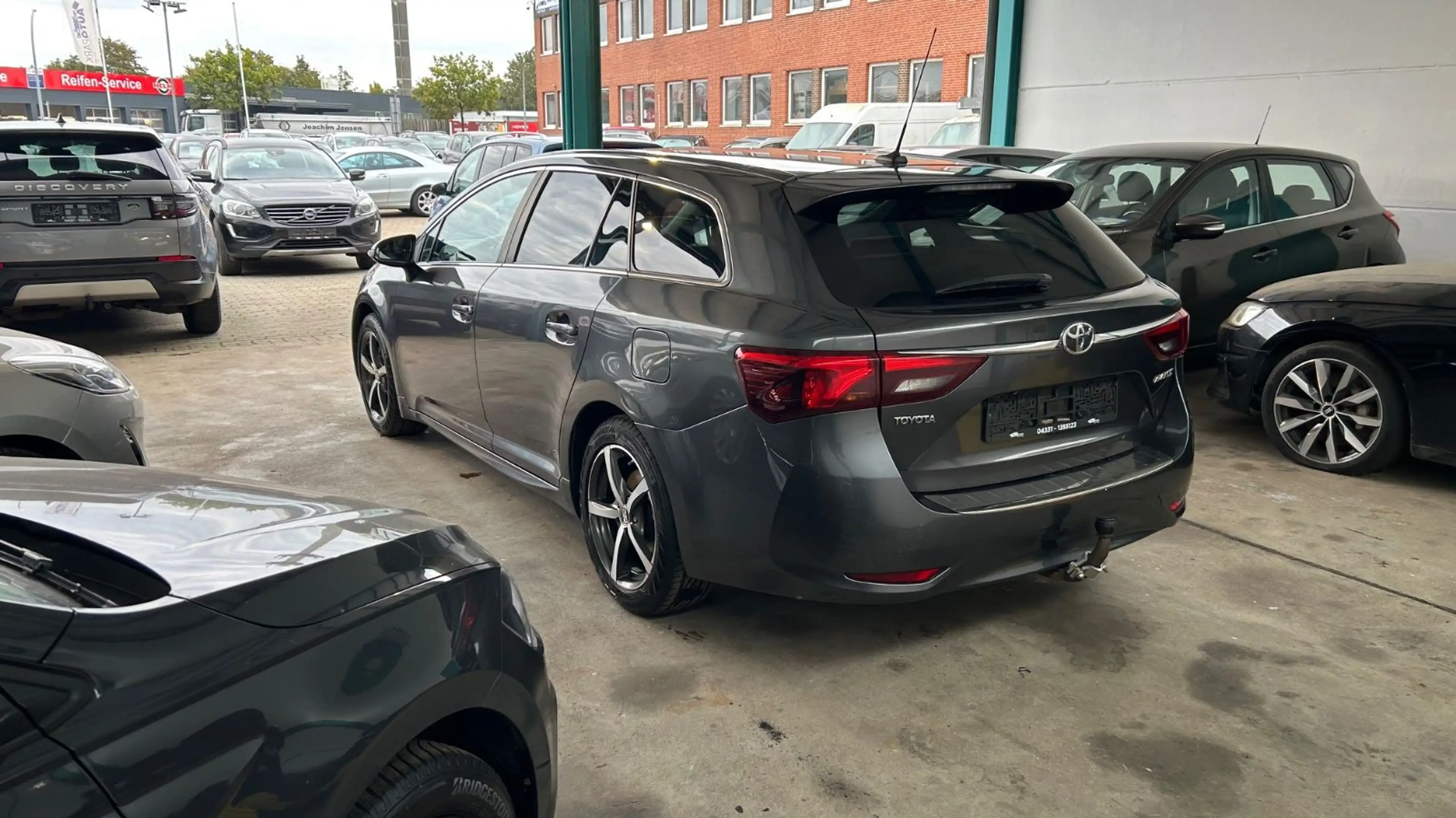 Toyota Avensis Touring Sports Business Edition — photo 8