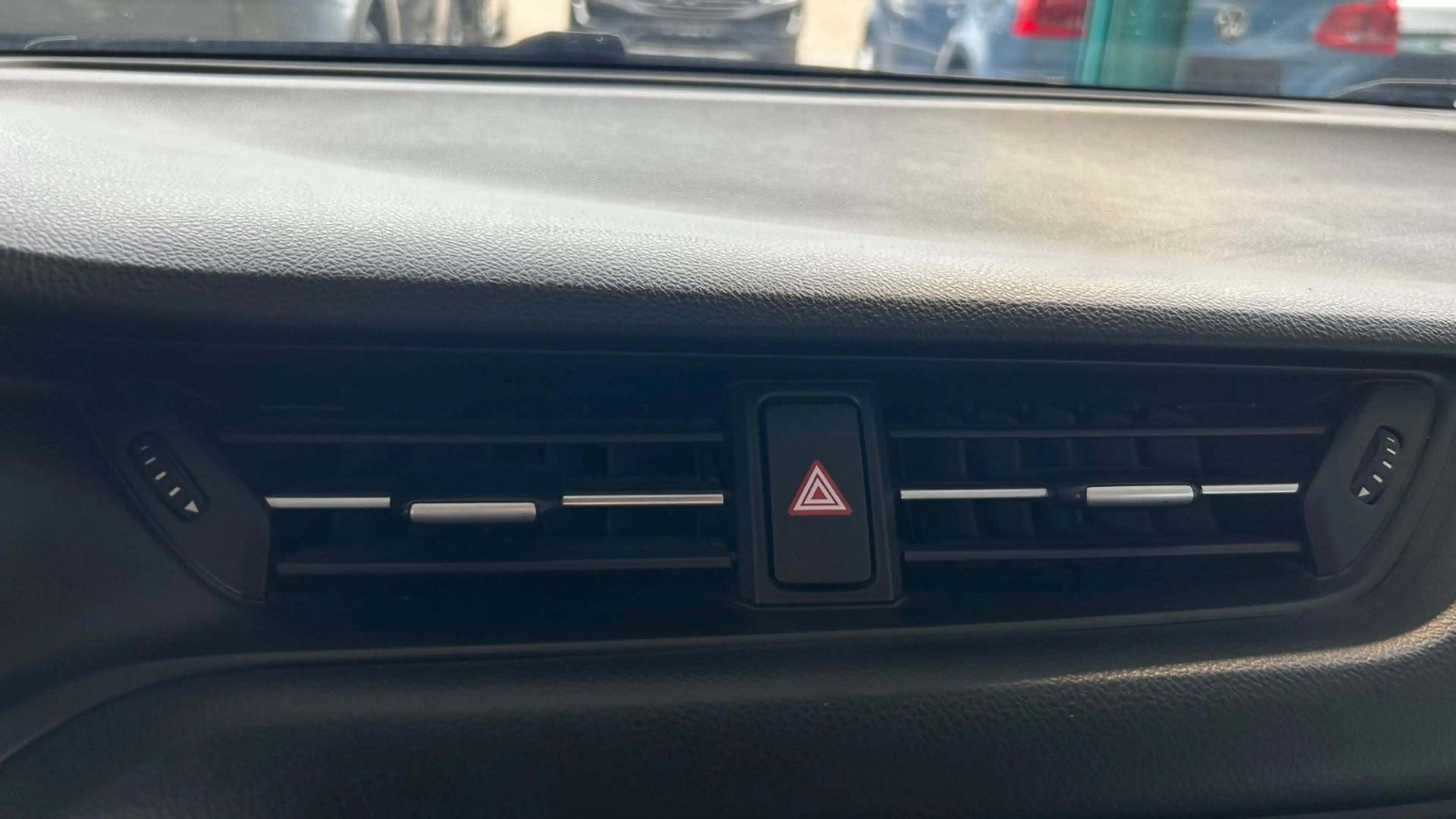 Toyota Avensis Touring Sports Business Edition — photo 10