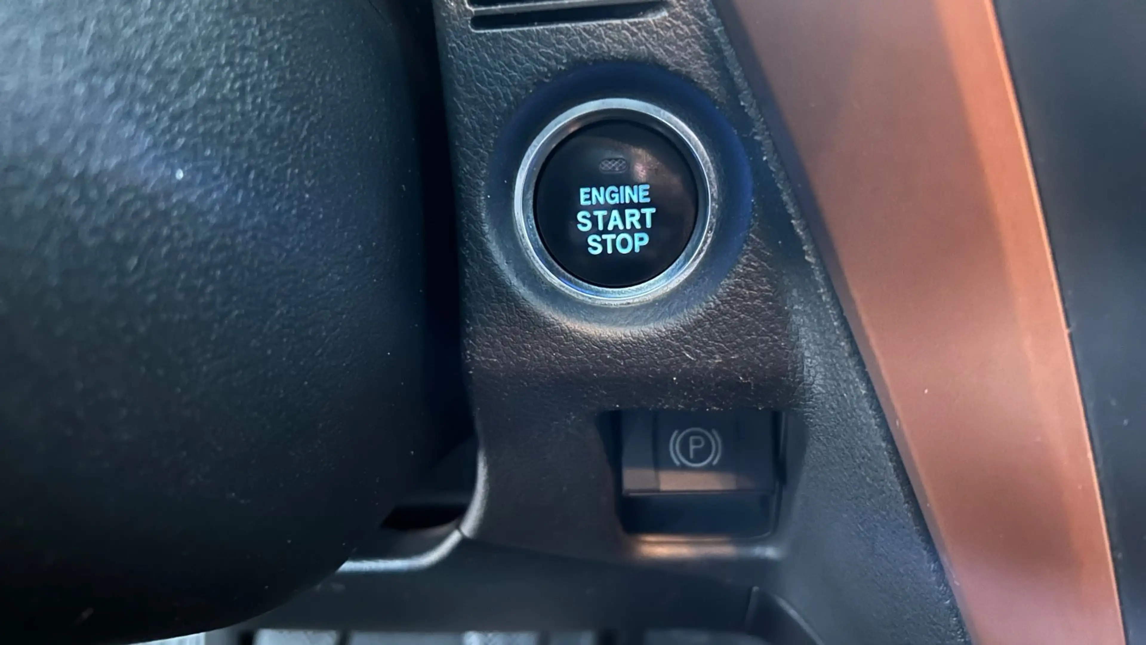 Toyota Avensis Touring Sports Business Edition — photo 13