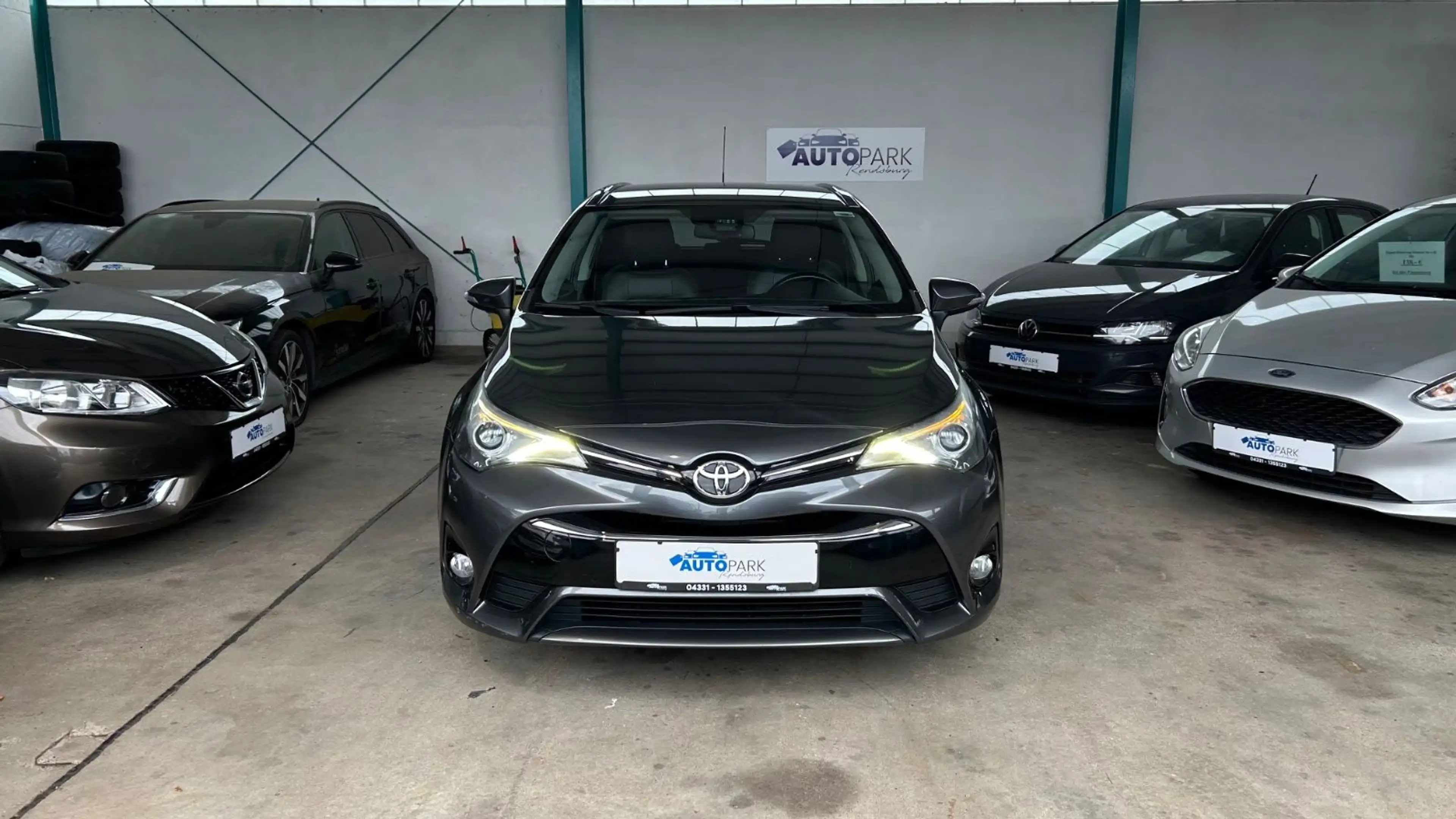 Toyota Avensis Touring Sports Business Edition — photo 2
