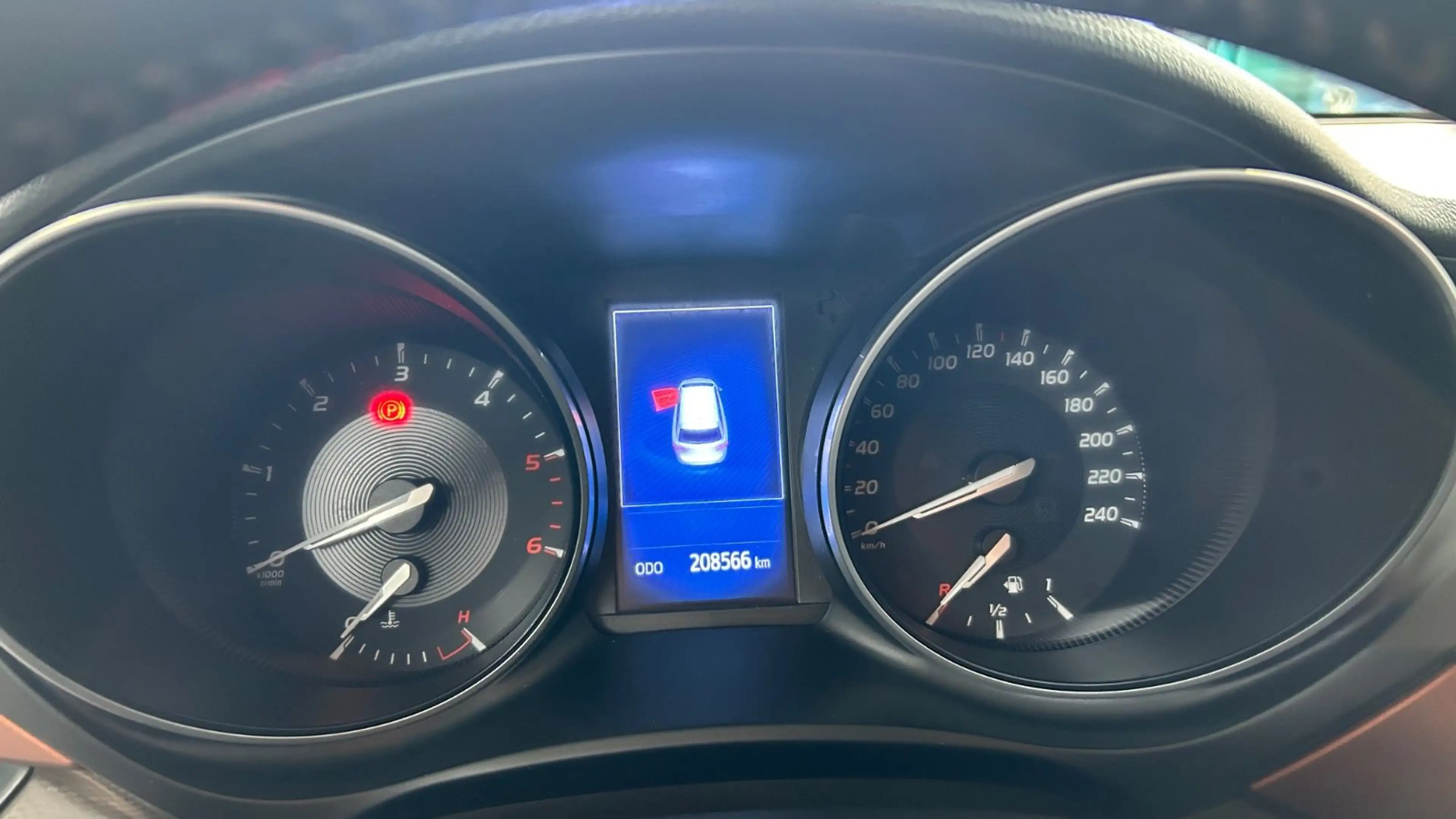 Toyota Avensis Touring Sports Business Edition — photo 11