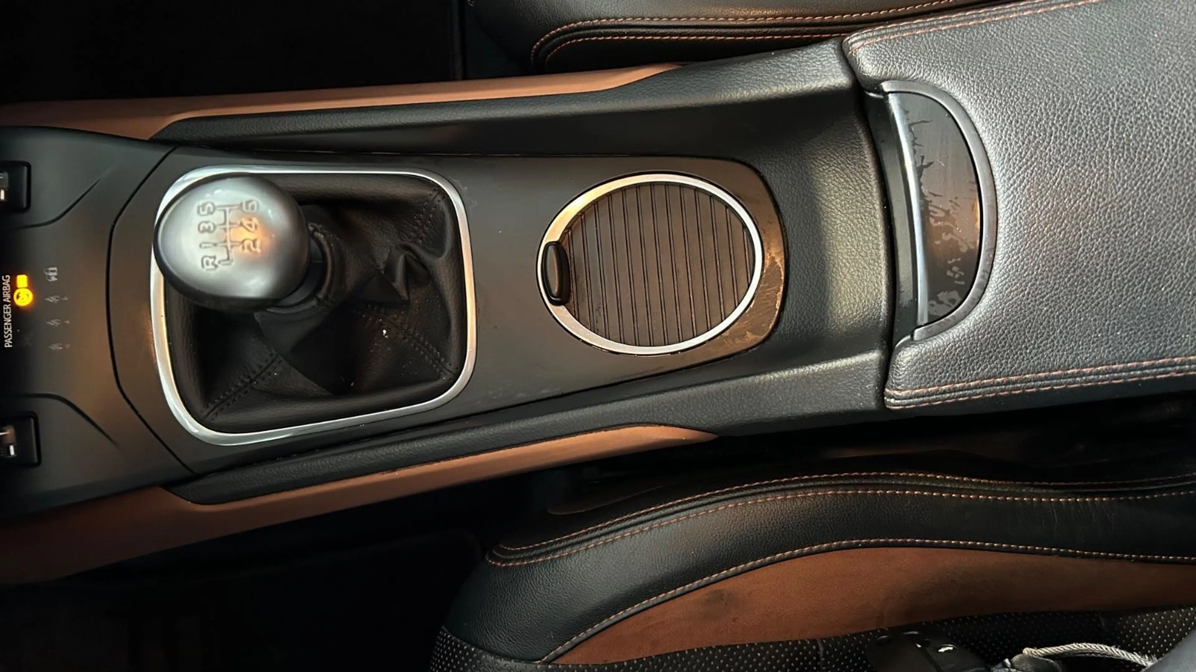 Toyota Avensis Touring Sports Business Edition — photo 12