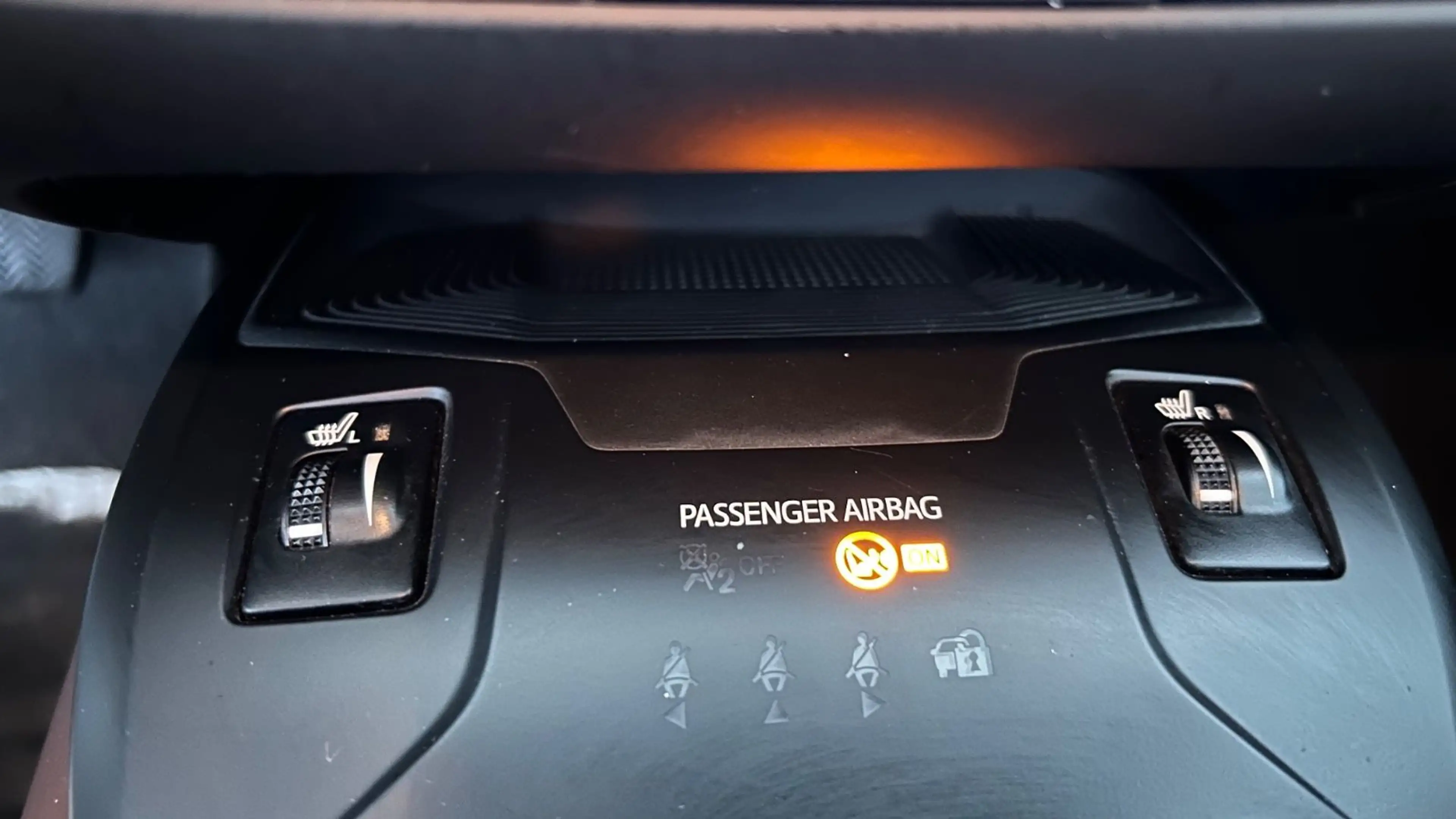 Toyota Avensis Touring Sports Business Edition — photo 14