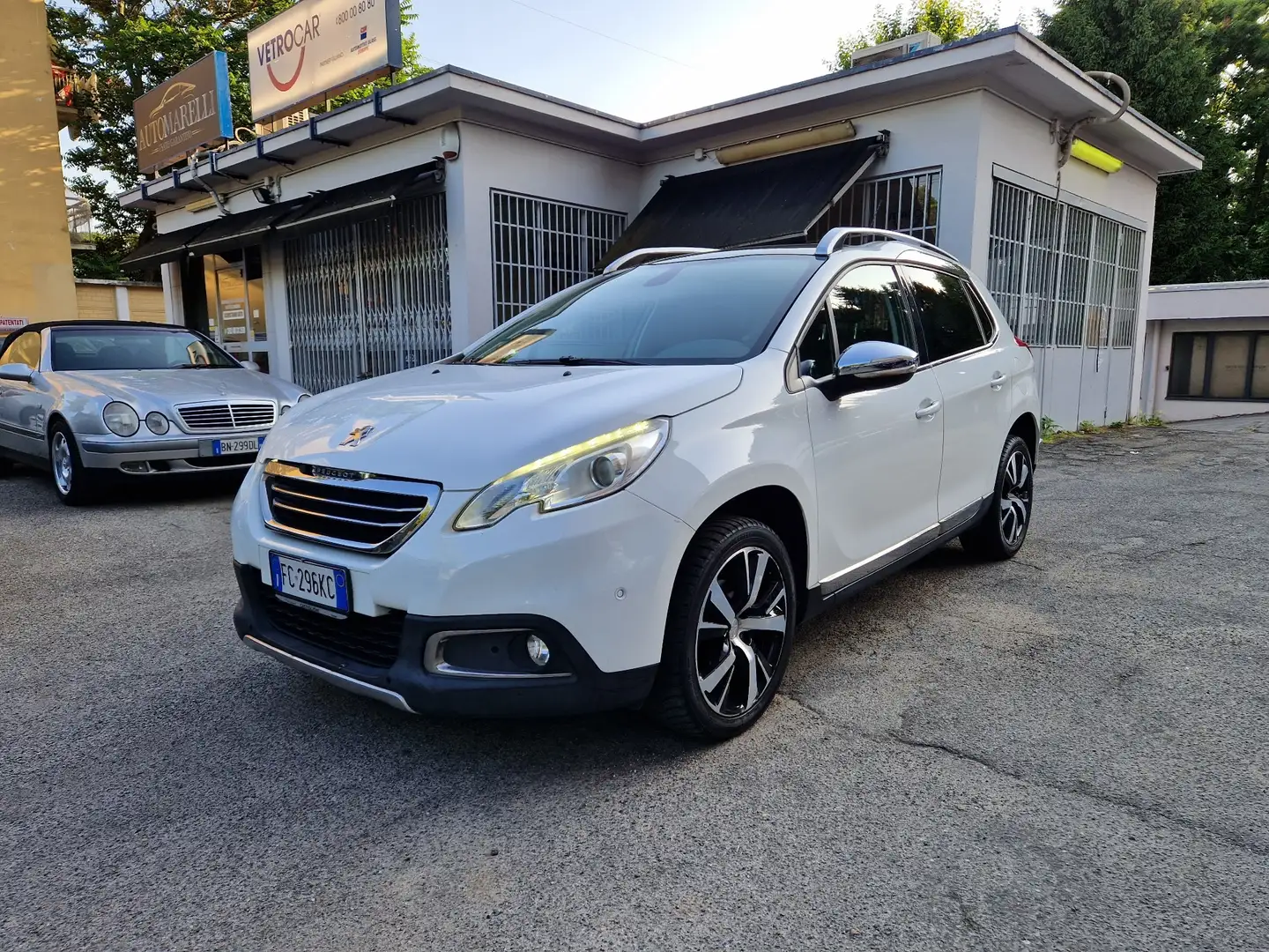 Peugeot 2008 1.6 bluehdi Allure s Wit - 1