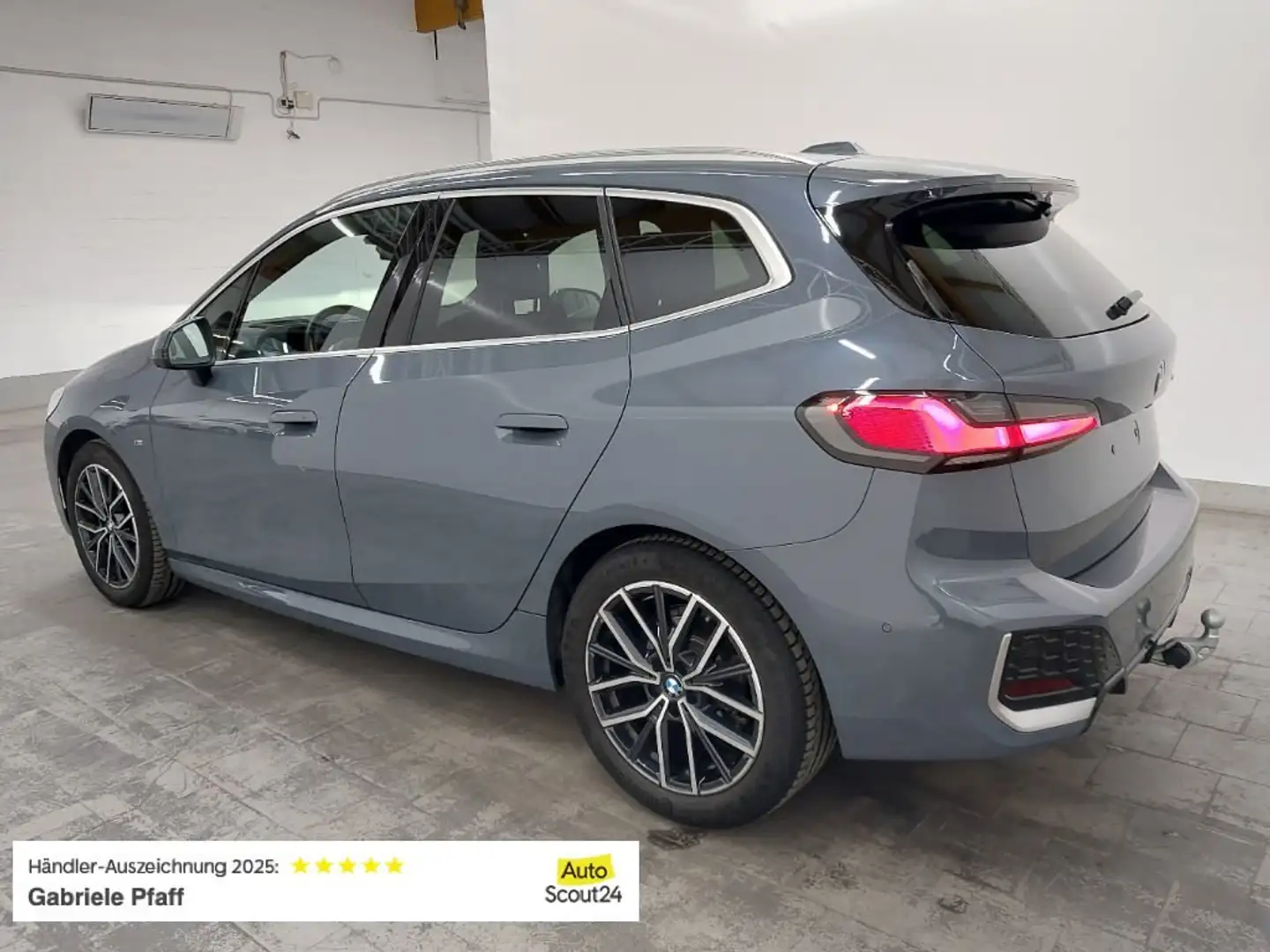 BMW 218 i Active Tourer M Sport*3DView*RFK*HD*H/K*AHK*Pano Grau - 2