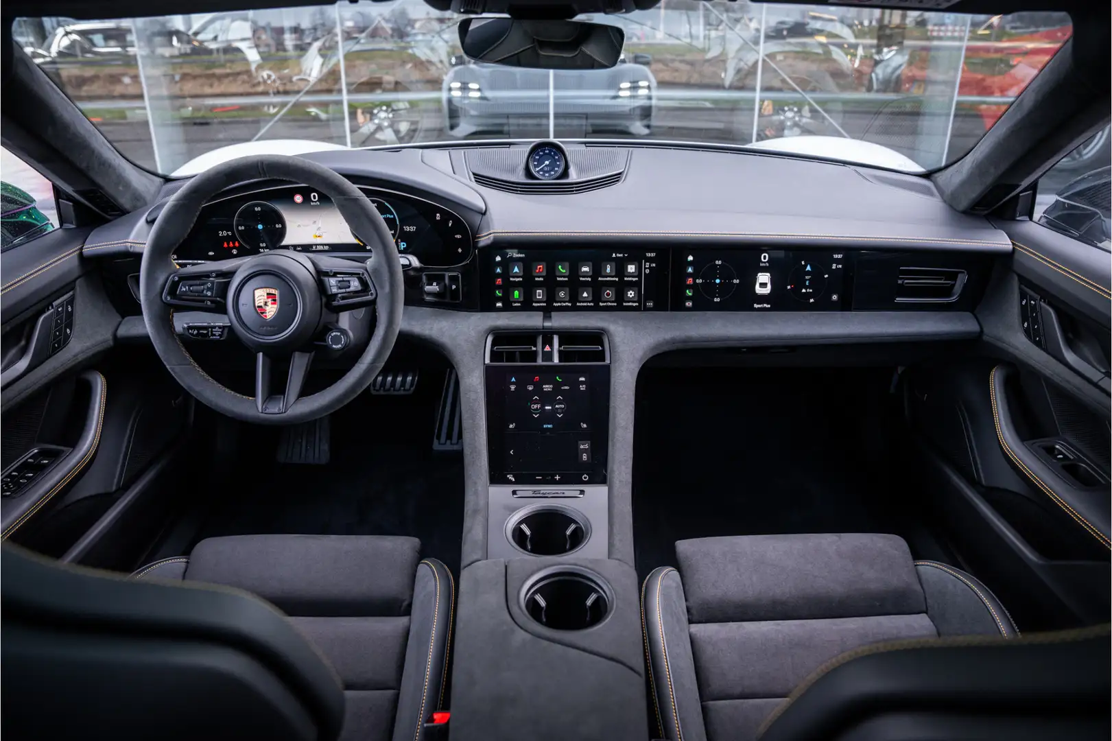 Porsche Taycan GTS 93 kWh ** PCCB ** PDLS+ ** HUD ** Panodak ** S Grau - 2